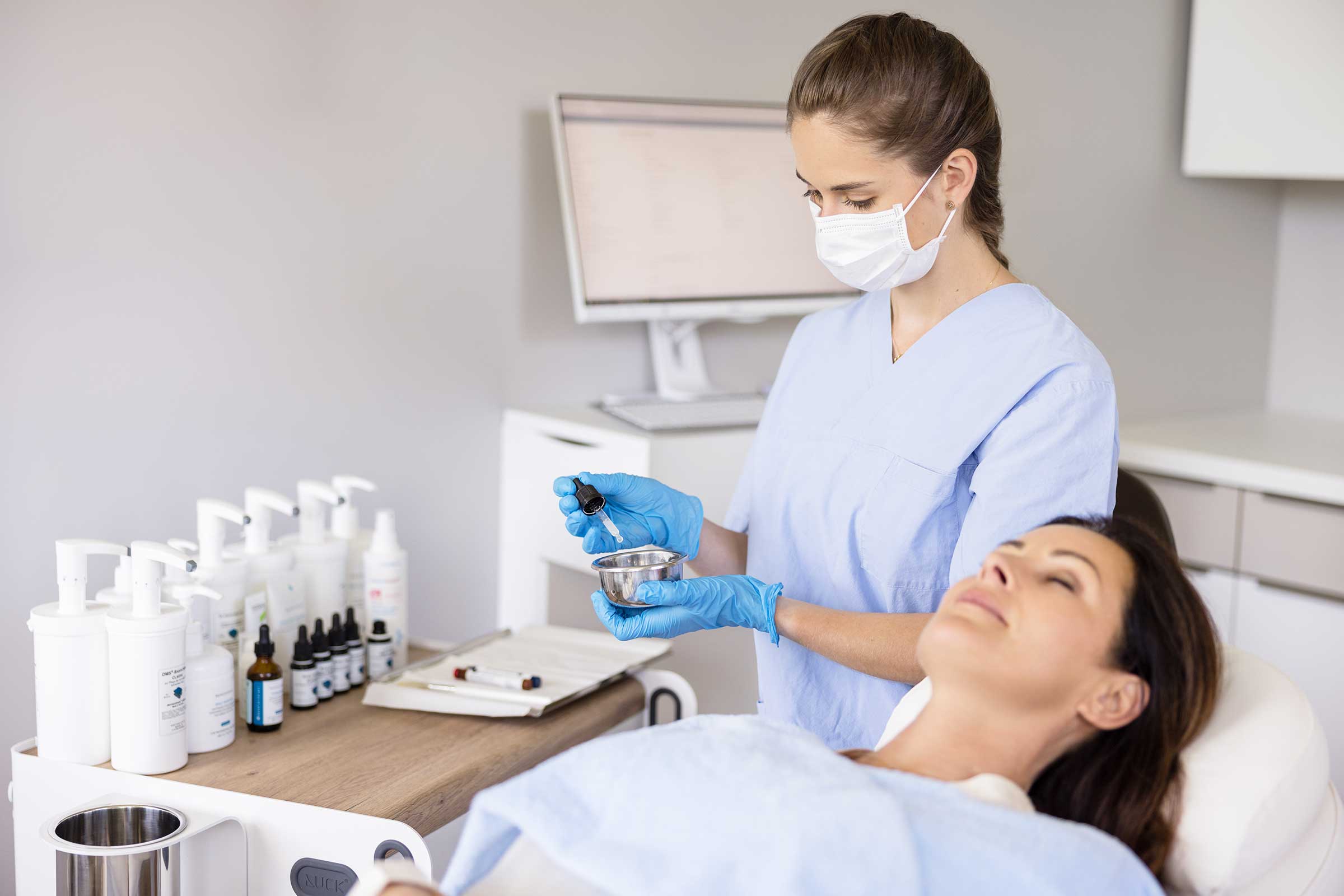 Exklusives Microneedling in der Medizinischen Kosmetik der Hautarztpraxis Dr. Zorn in Kronberg bei Bad Soden